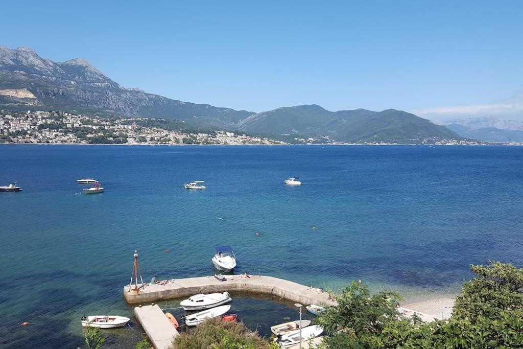 בית נופש Detached With Stunning Views In Njivice, Montenegro *
