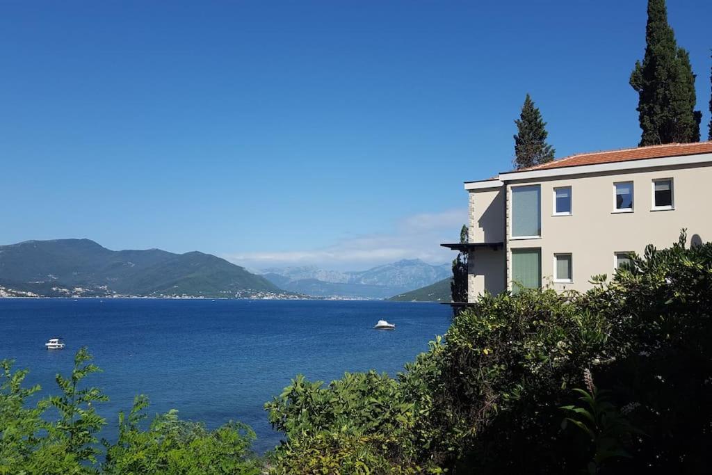 Detached With Stunning Views In Njivice, Montenegro ניביצ'ה