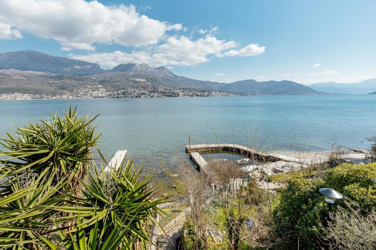 Detached With Stunning Views In Njivice, Montenegro בית נופש ניביצ'ה
