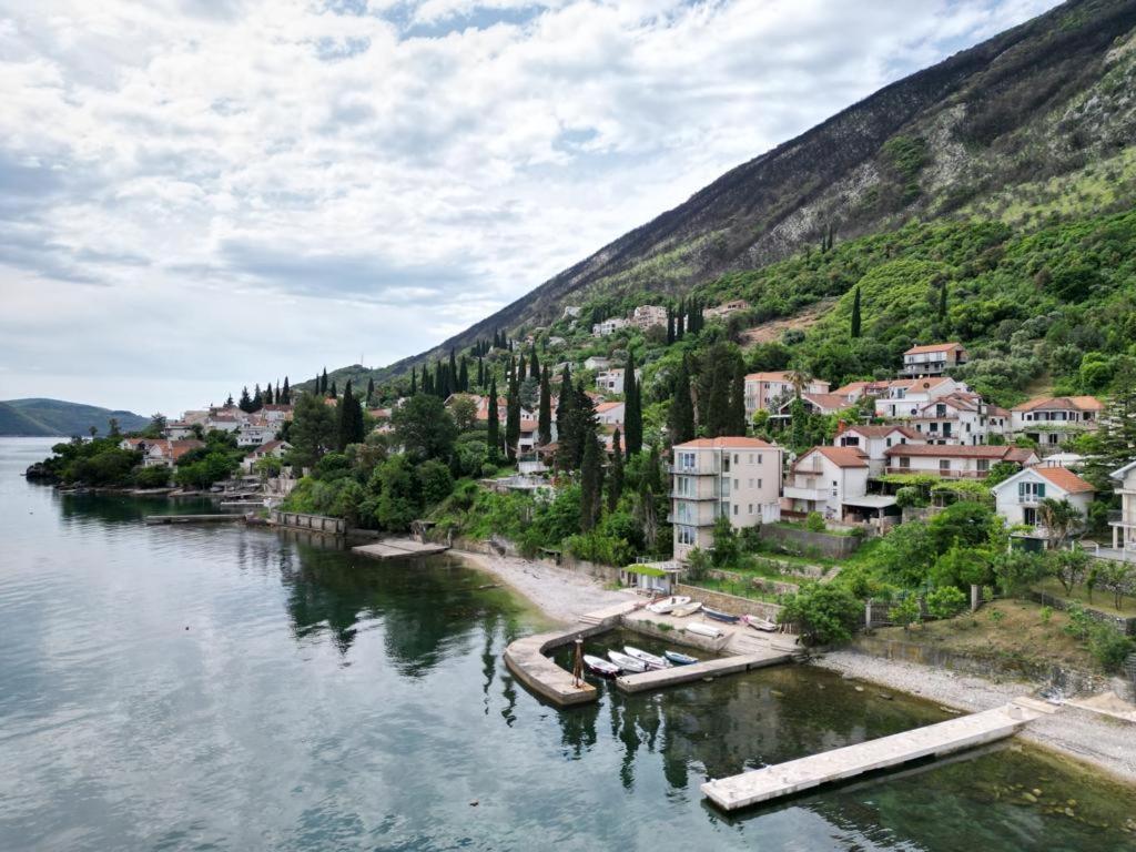 Detached With Stunning Views In Njivice, Montenegro בית נופש